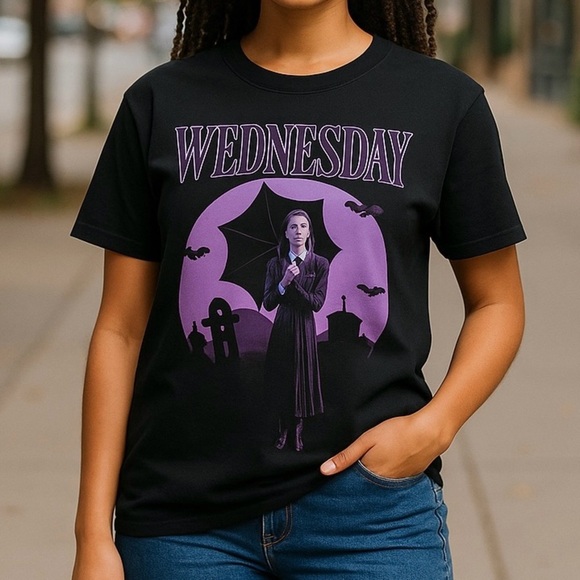 Old Navy Wednesday Addams Umbrella Tee Women's M Black Addams Family Spooky NWT - Picture 1 of 4